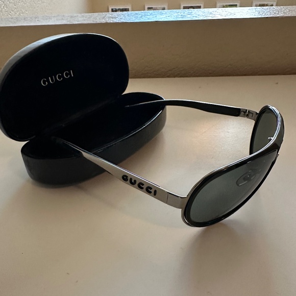 Vintage Gucci Aviator Sunglasses – Early 2000s with Original Case - Picture 3 of 11